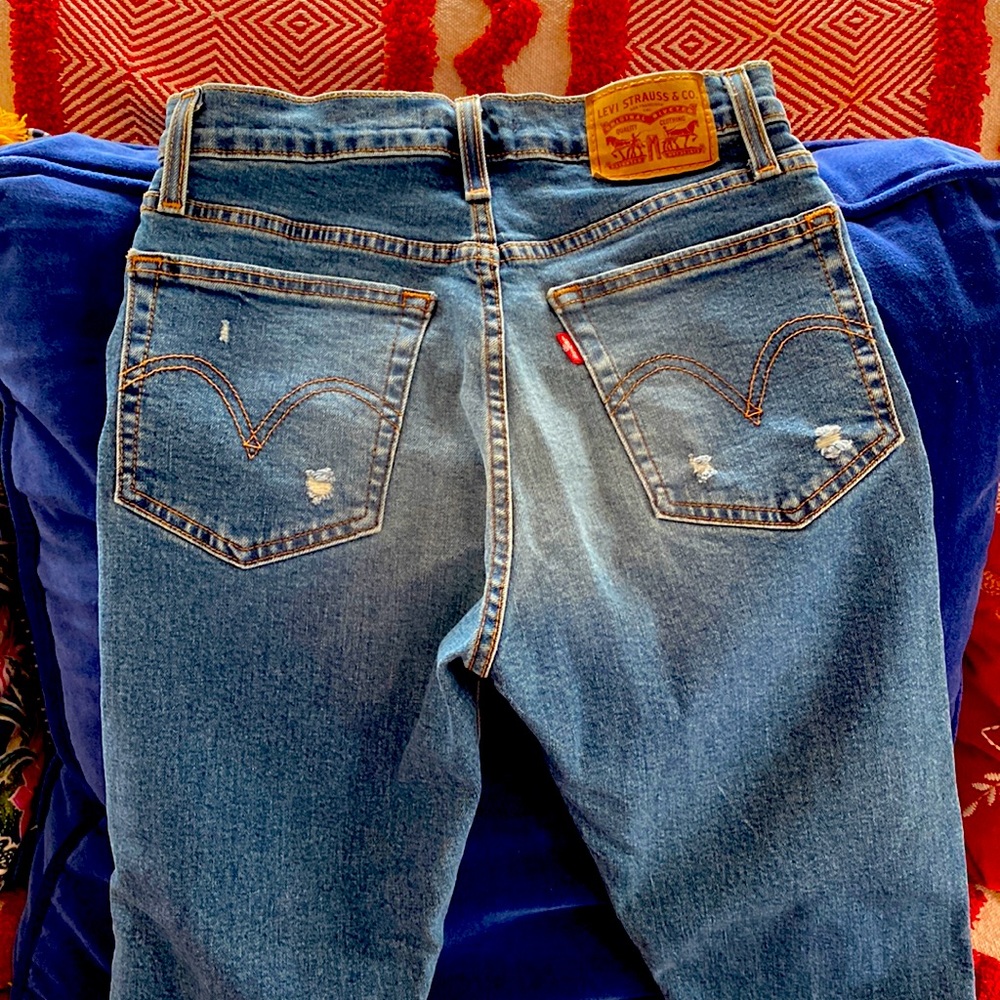 Levi button-fly Wedgie Skinnies, size 26. Worn a couple times.